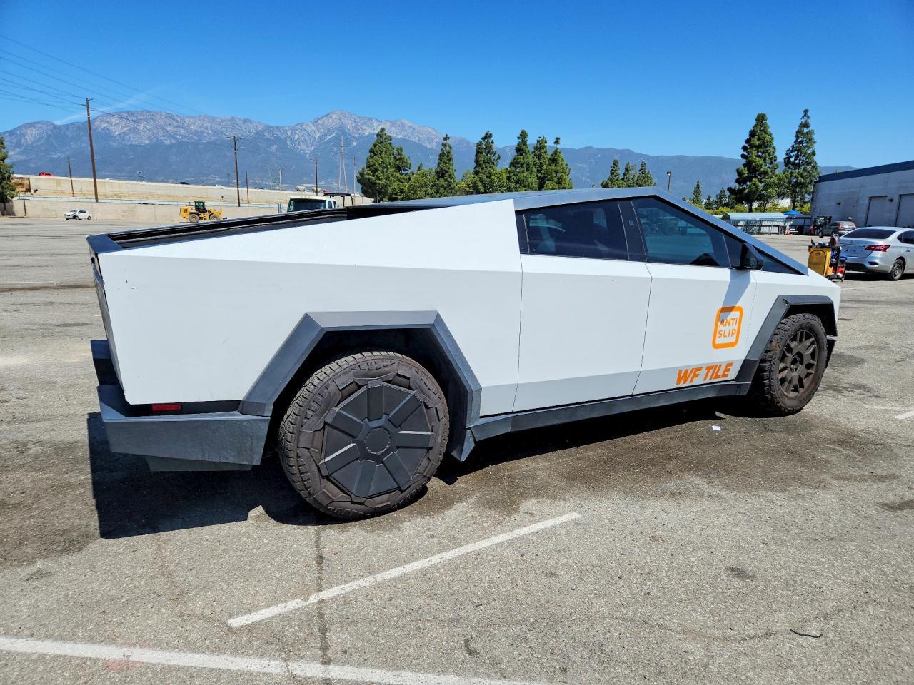 2024 TESLA Cybertruck