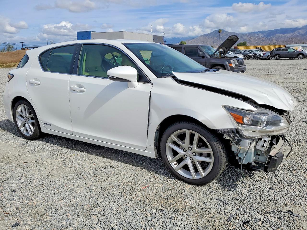 2014 LEXUS CT 200