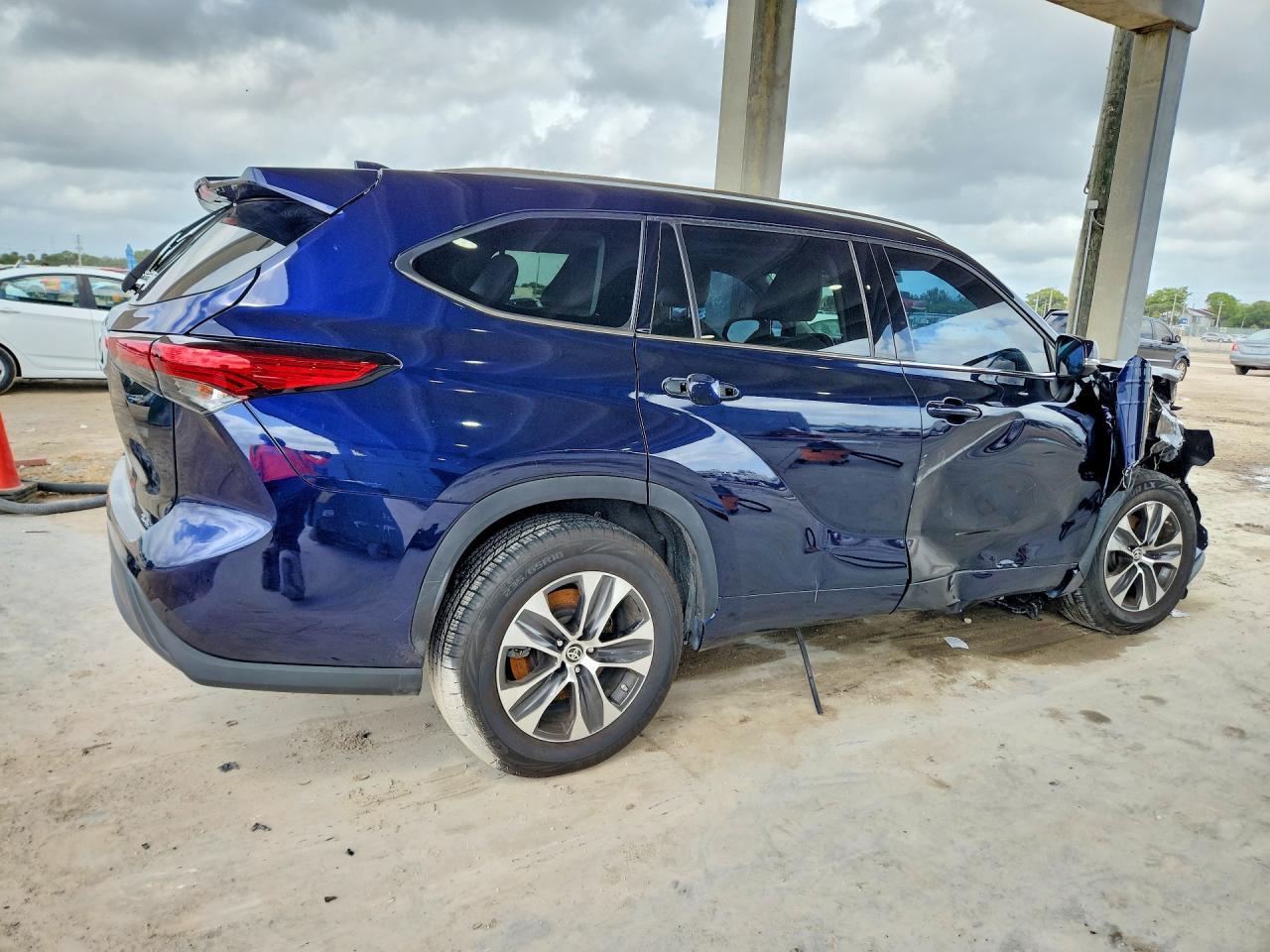 2021 TOYOTA HIGHLANDER