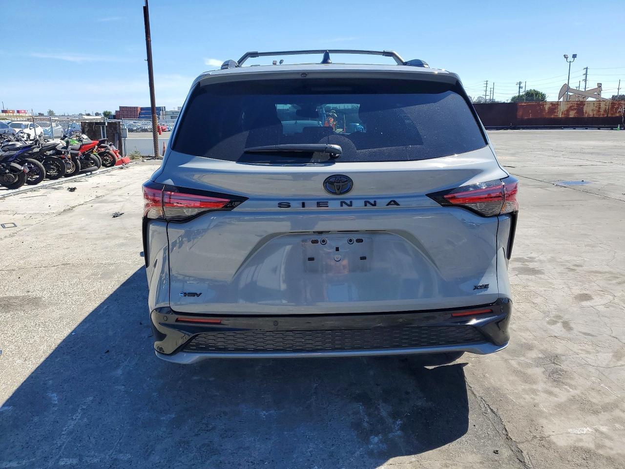 2025 TOYOTA SIENNA