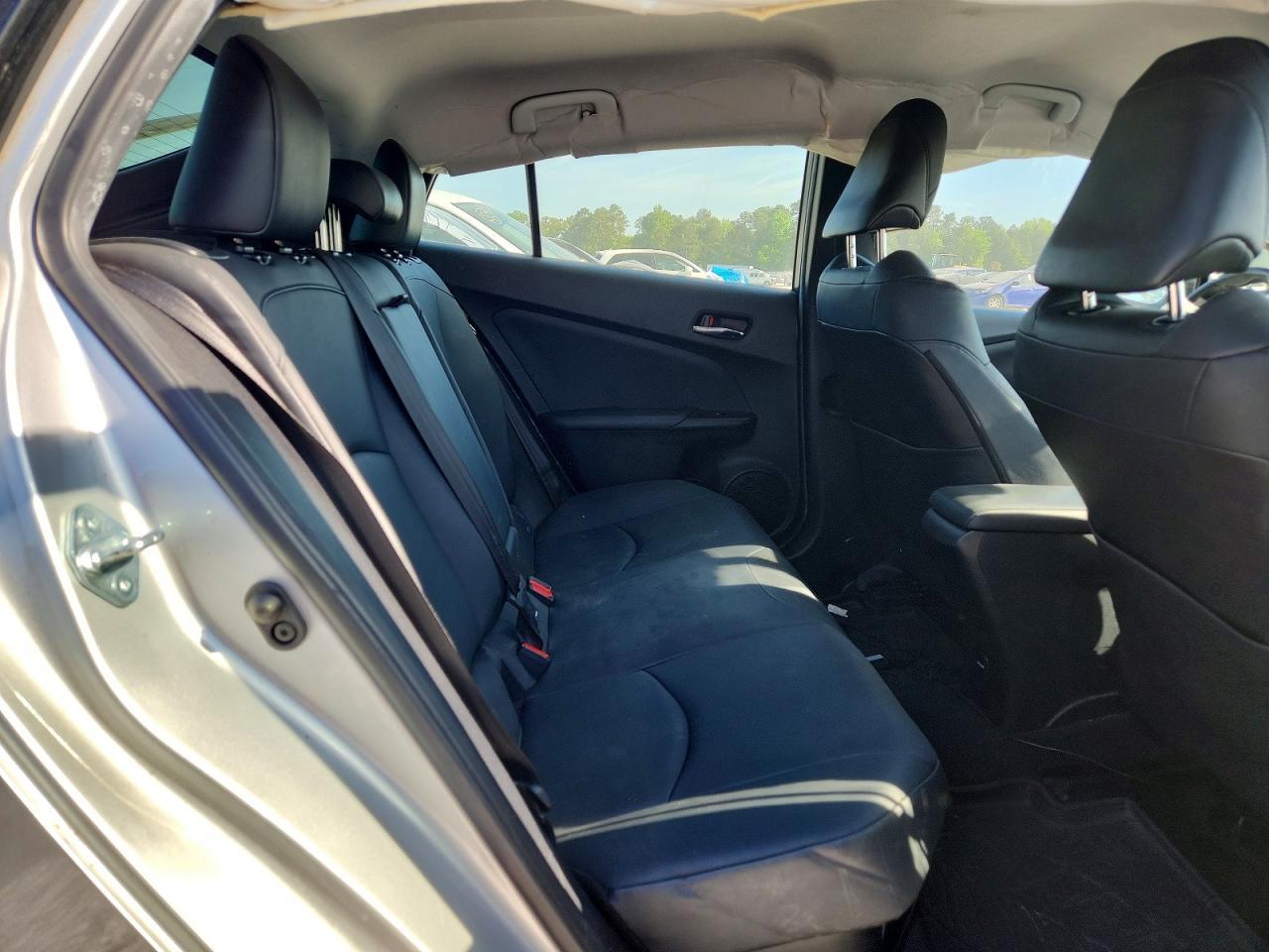 2016 TOYOTA PRIUS