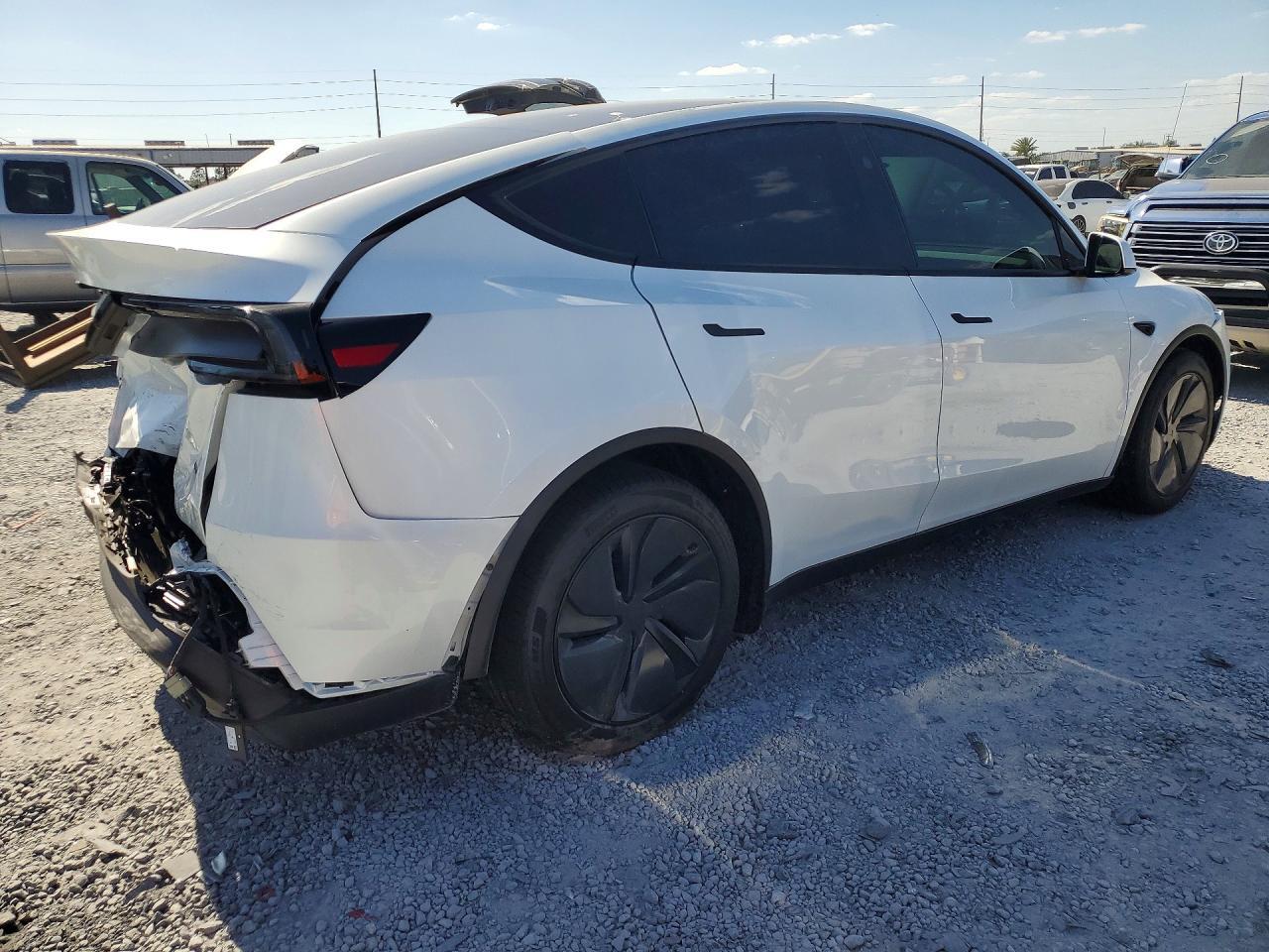 2026 TESLA MODEL Y