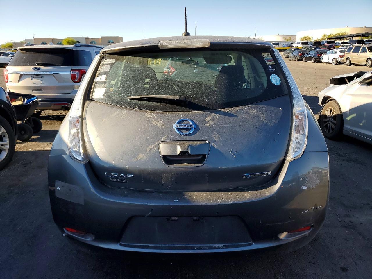 2016 NISSAN LEAF