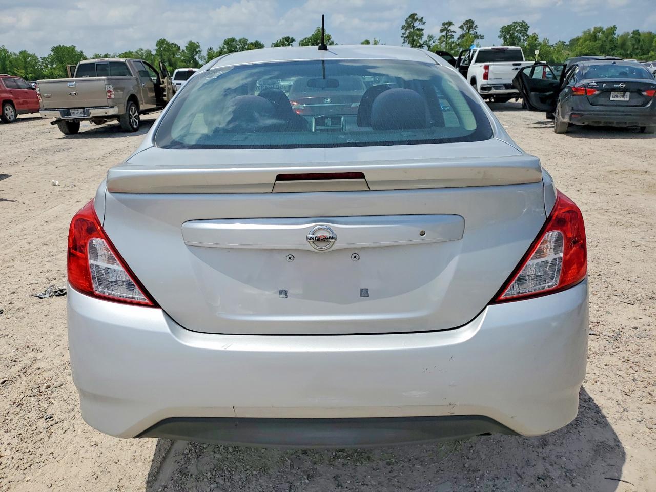 2018 NISSAN VERSA