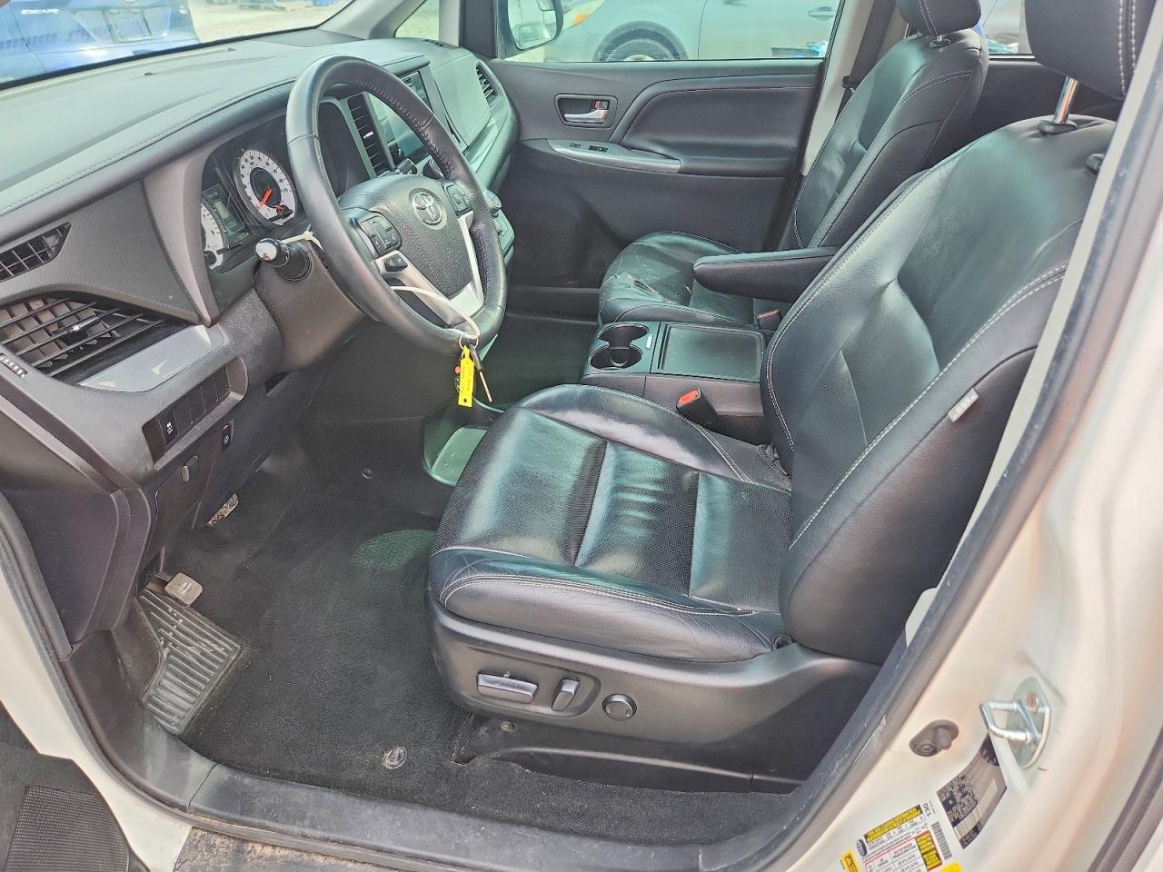 2017 TOYOTA SIENNA