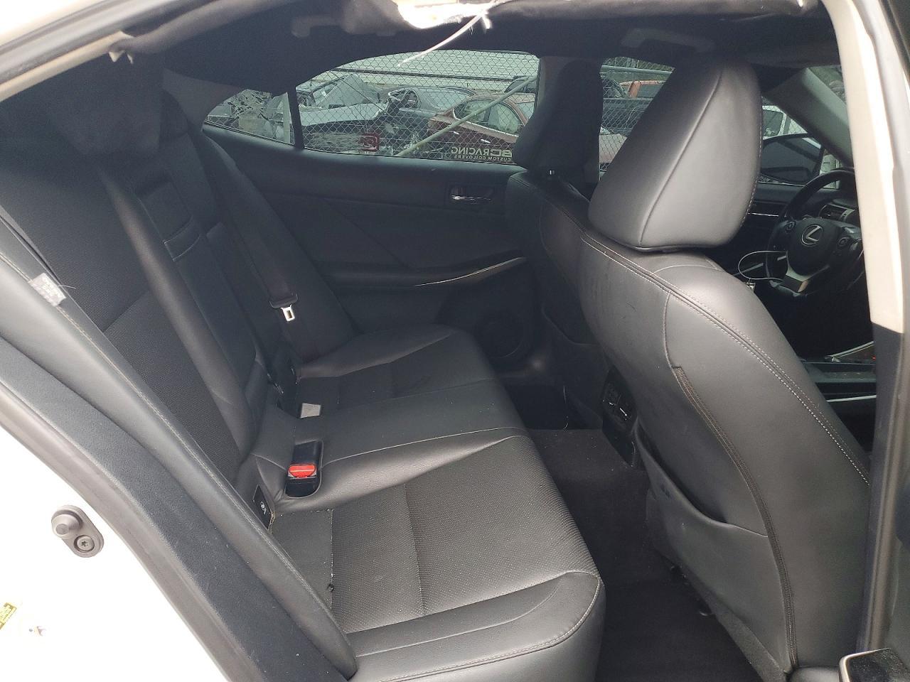2016 LEXUS IS 300