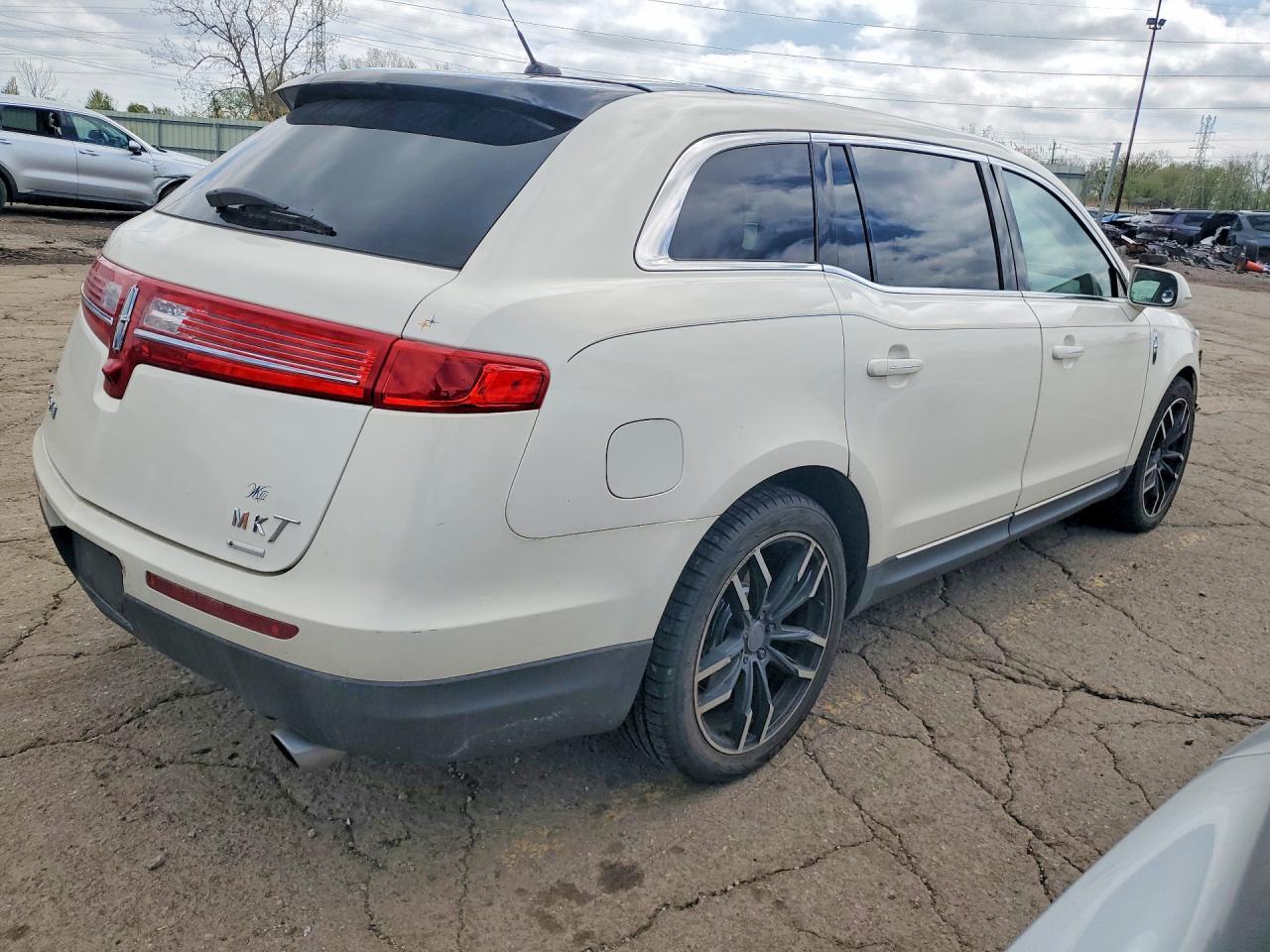 2012 LINCOLN MKT