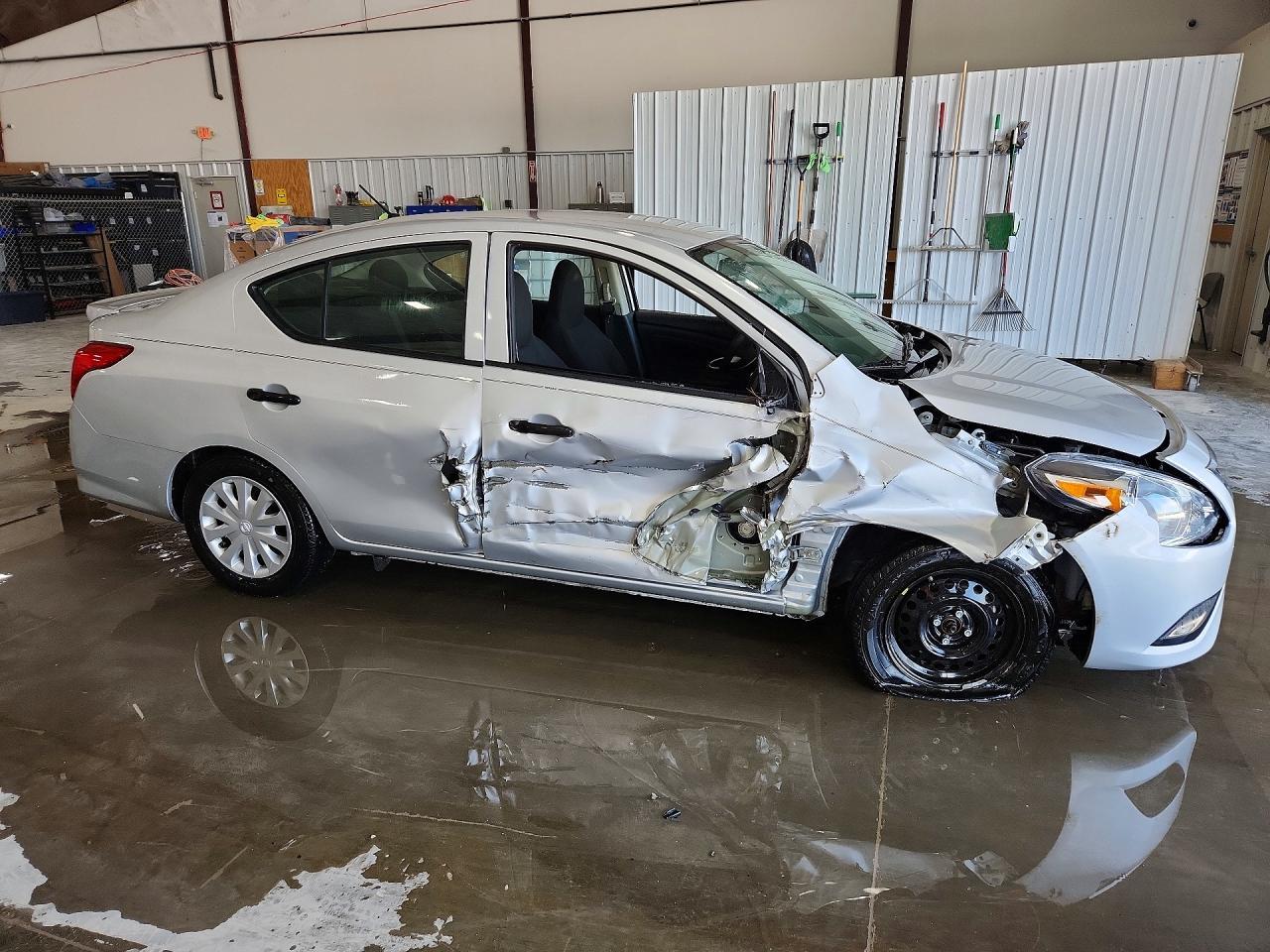2016 NISSAN VERSA