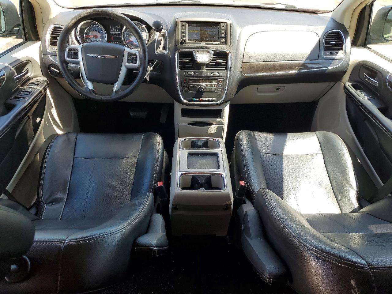 2012 CHRYSLER Town & Country