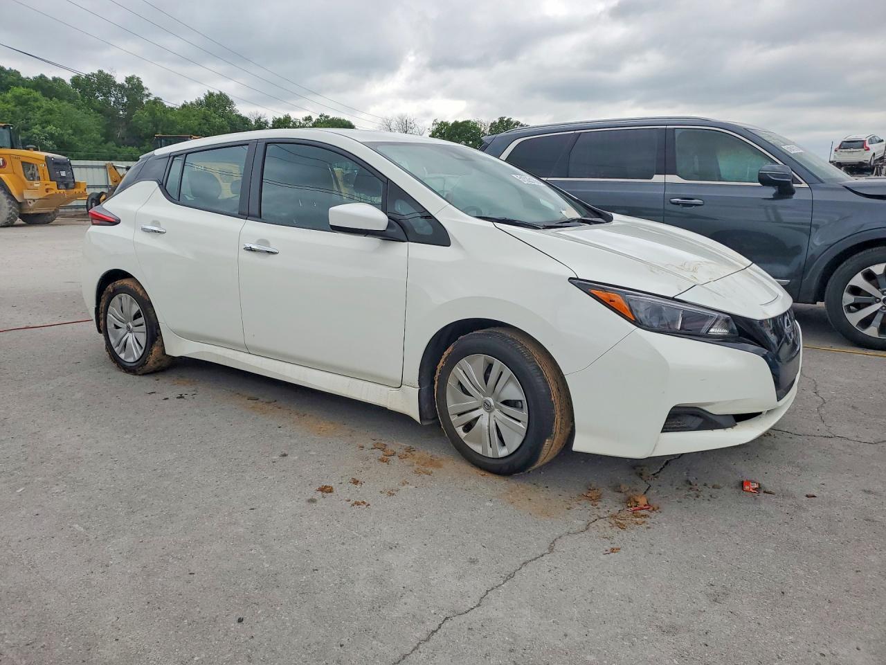 2023 NISSAN LEAF