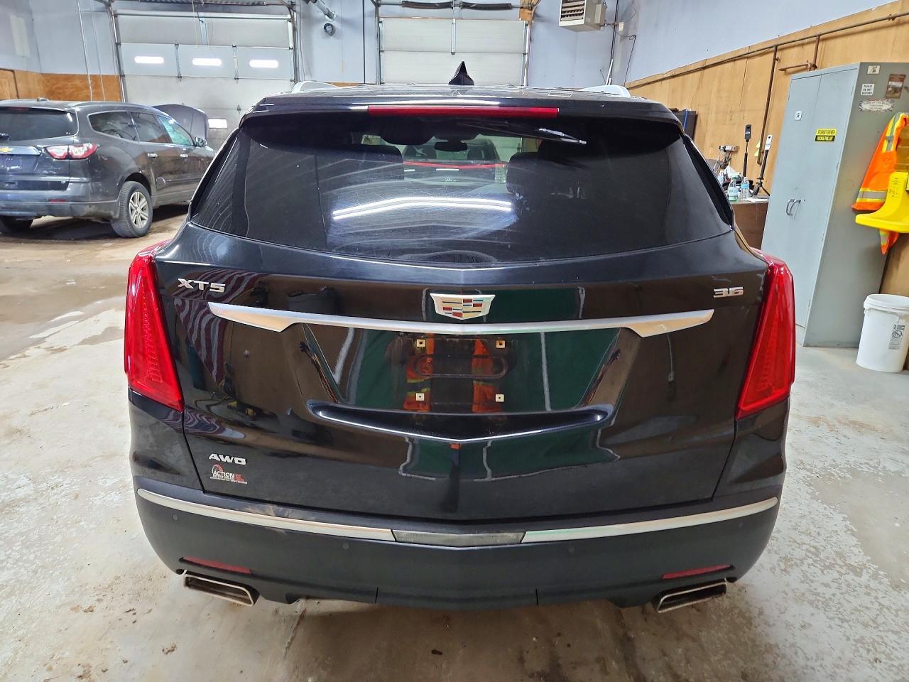 2017 CADILLAC XT5