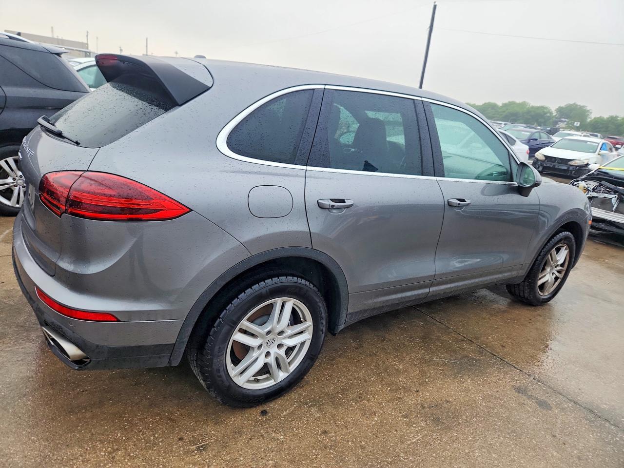 2017 PORSCHE CAYENNE