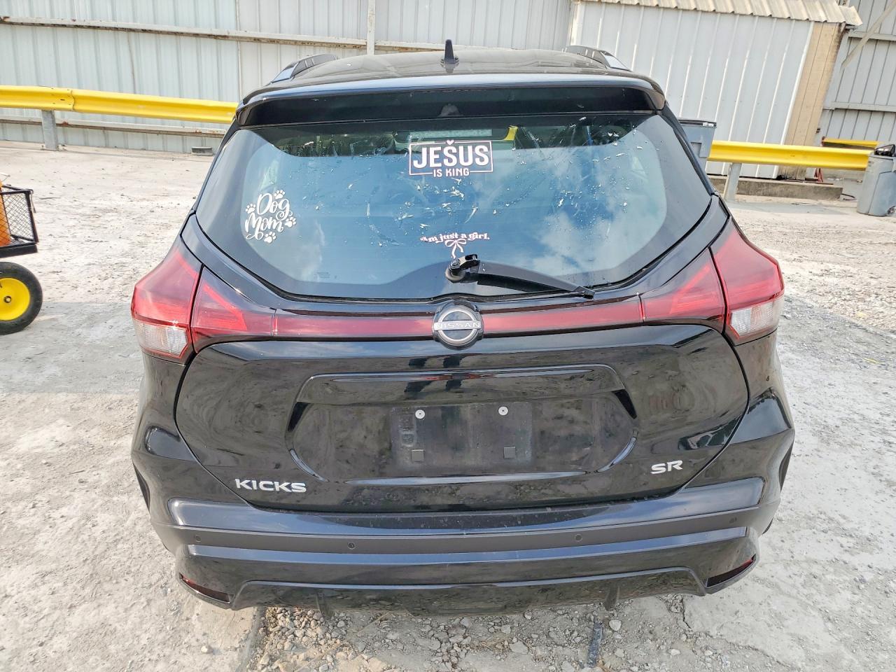 2024 NISSAN KICKS