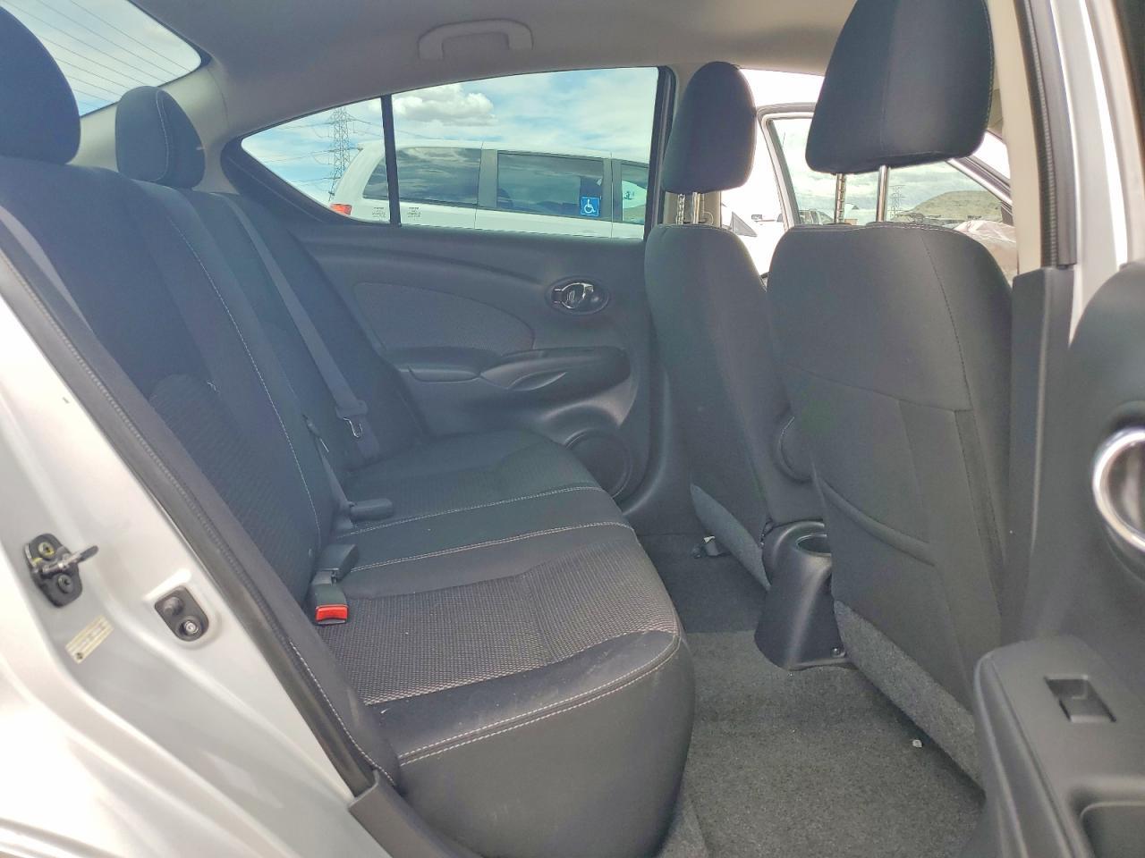 2015 NISSAN VERSA