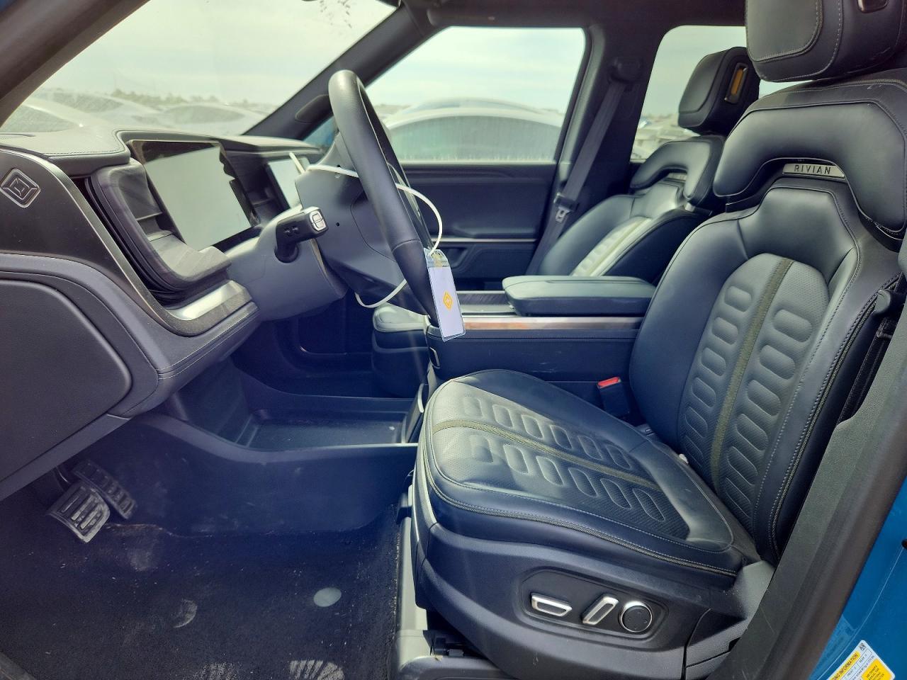 2025 RIVIAN R1s