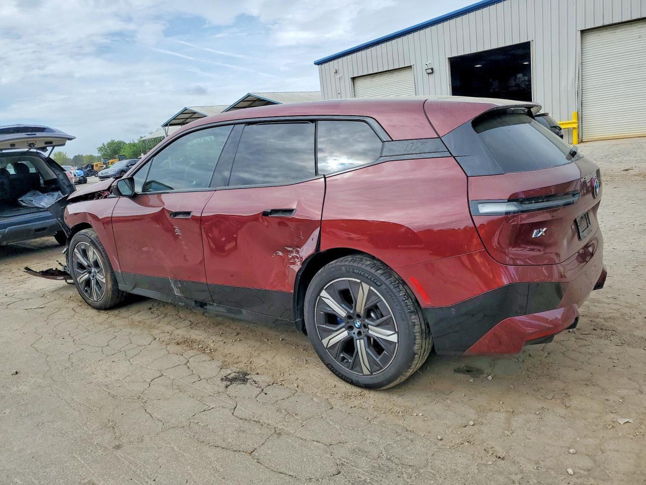 2025 BMW iX