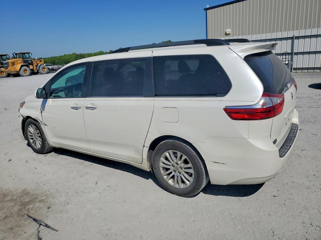 2016 TOYOTA SIENNA