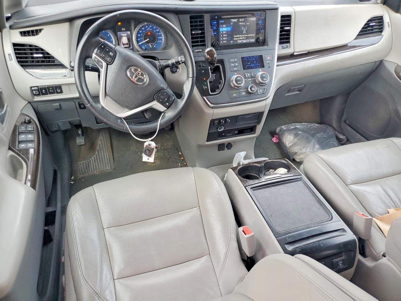 2015 TOYOTA SIENNA