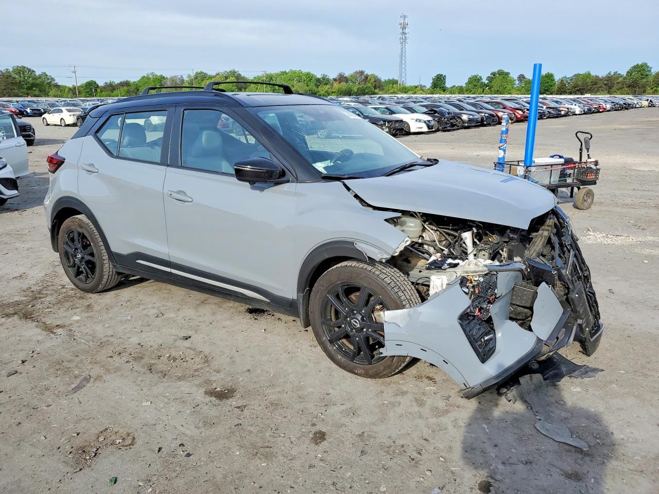 2024 NISSAN KICKS