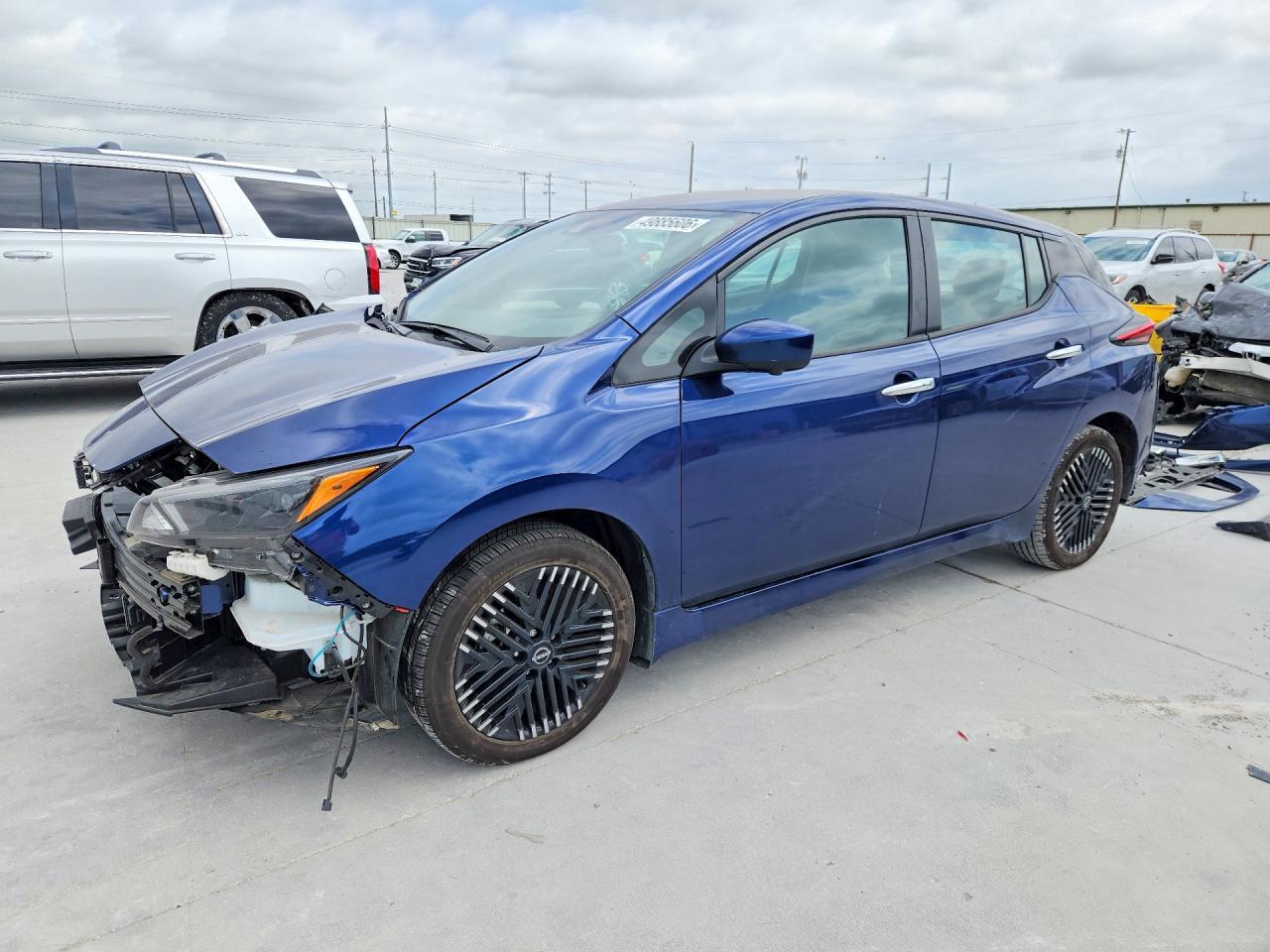 2024 NISSAN LEAF
