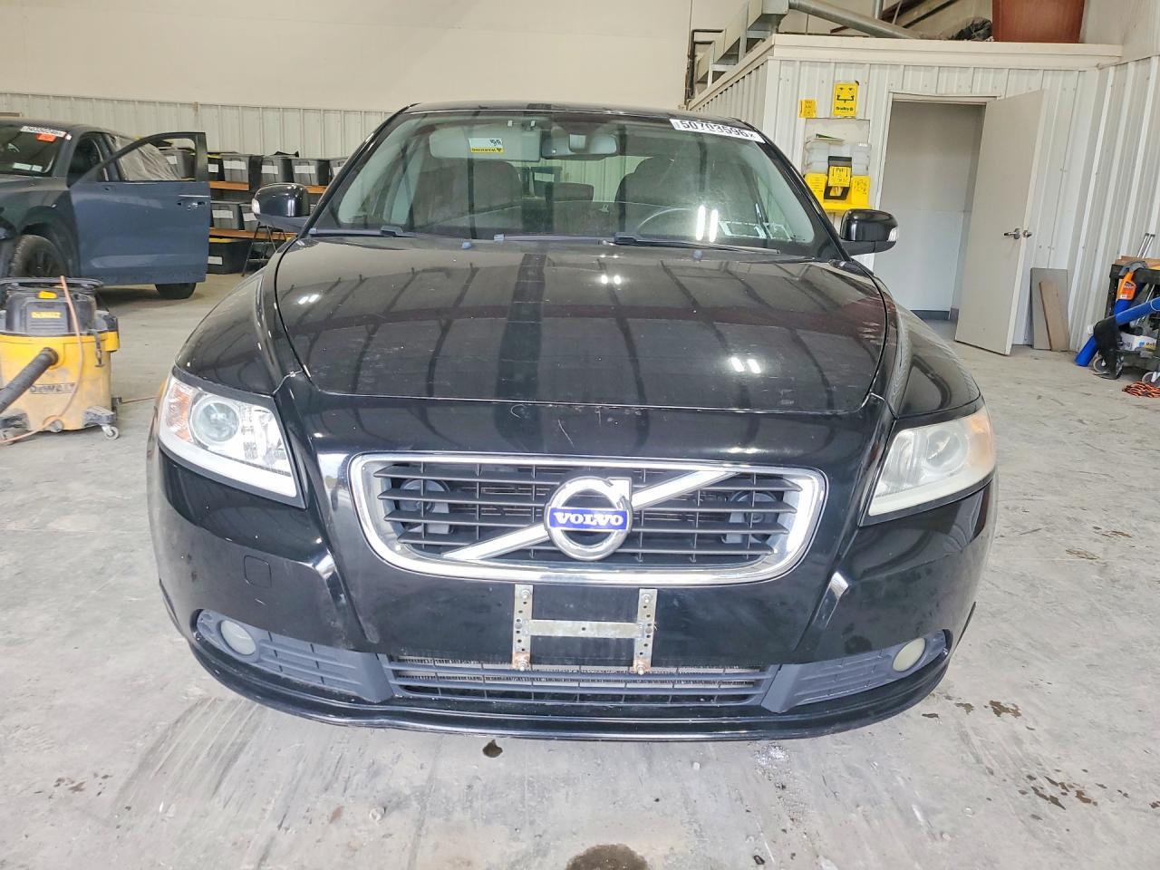 2011 VOLVO S40