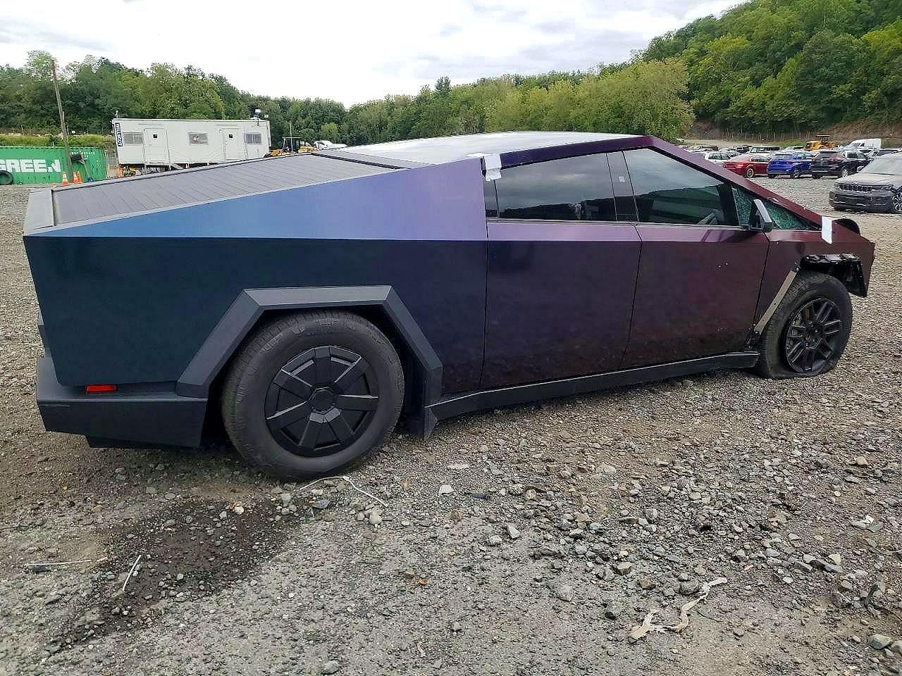 2024 TESLA Cybertruck
