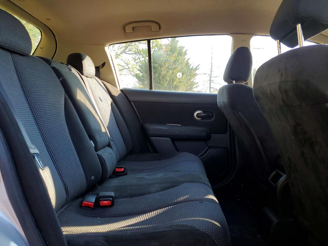 2010 NISSAN VERSA