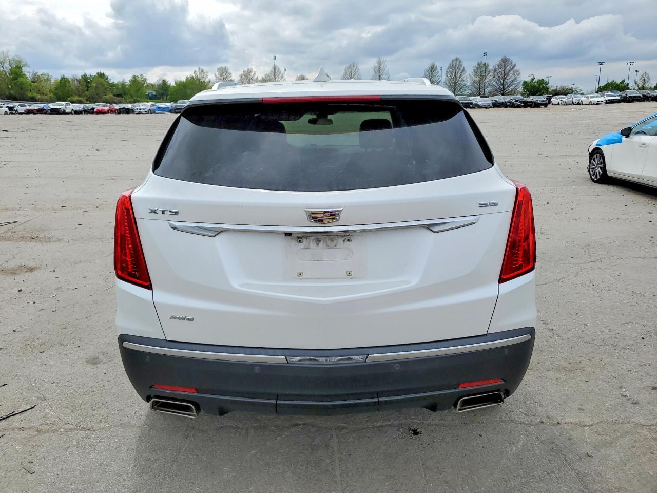 2017 CADILLAC XT5