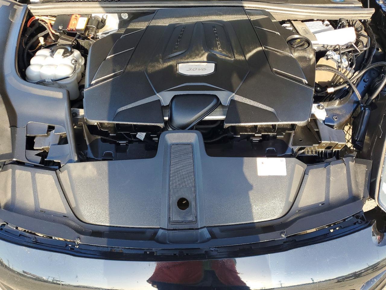 2020 PORSCHE CAYENNE