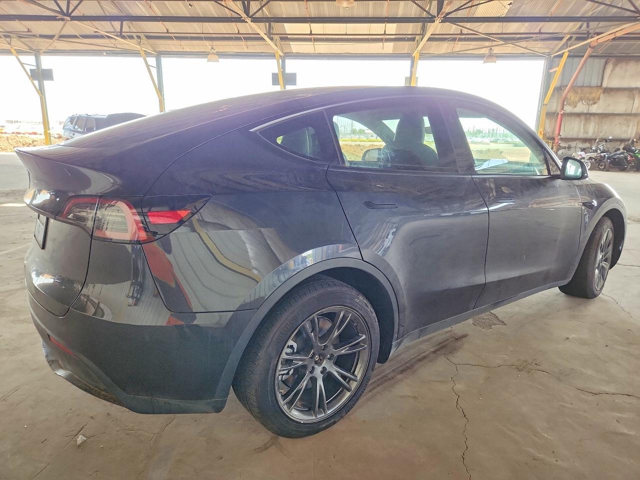 2025 TESLA MODEL Y