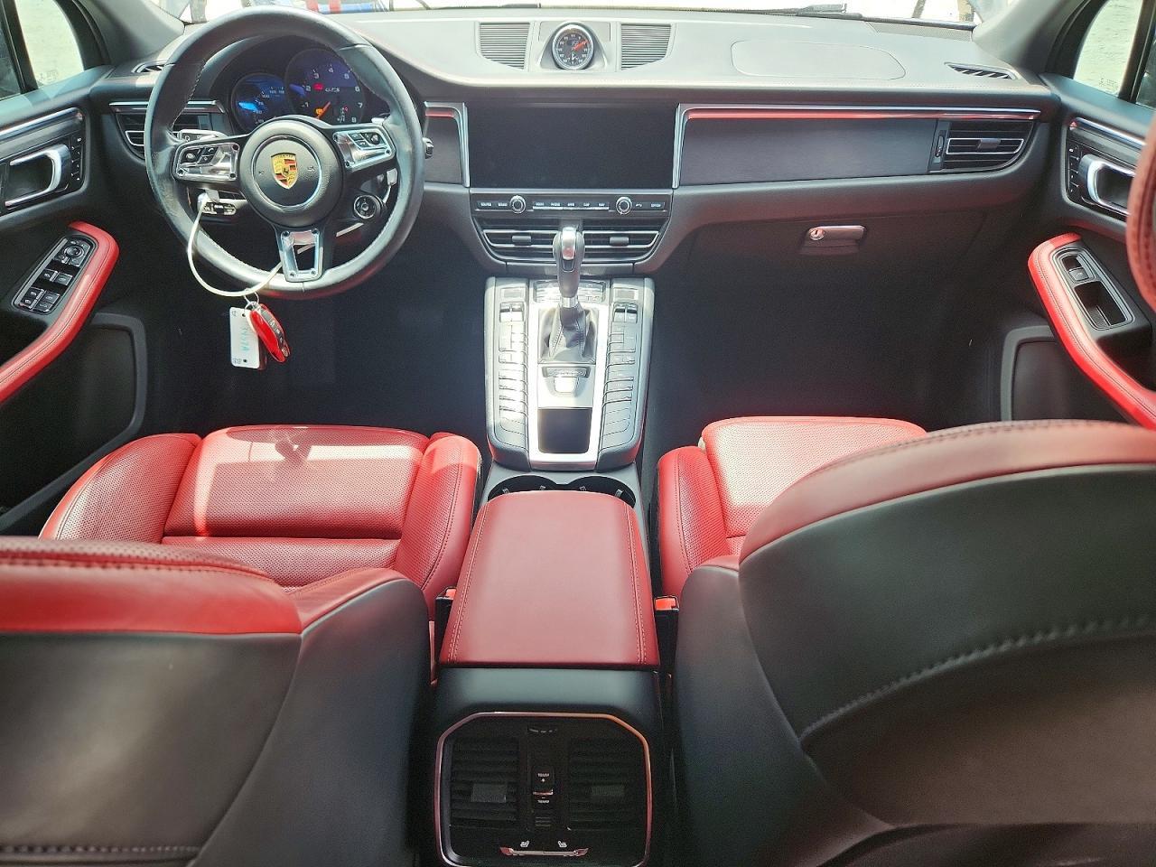 2021 PORSCHE Macan