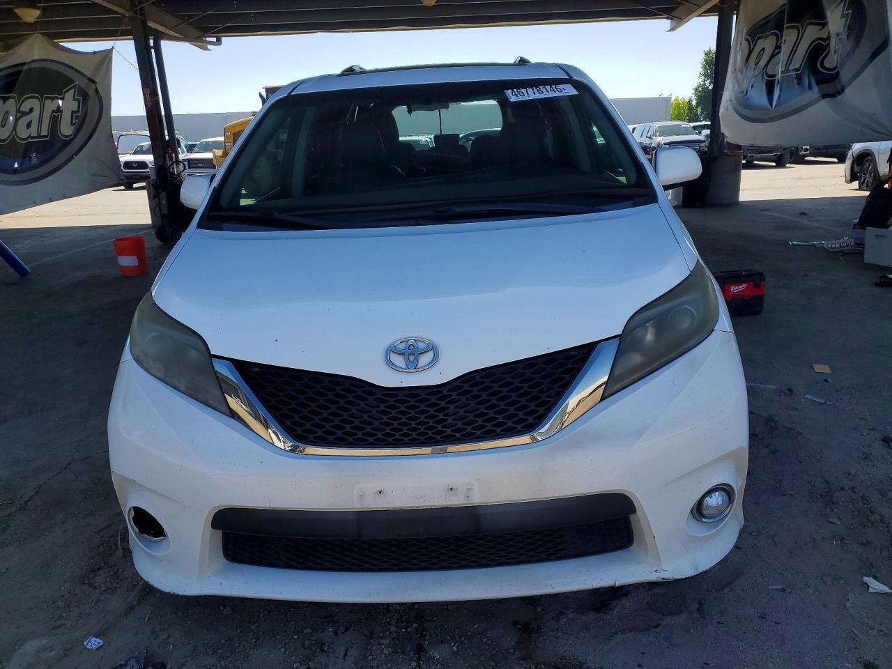 2015 TOYOTA SIENNA