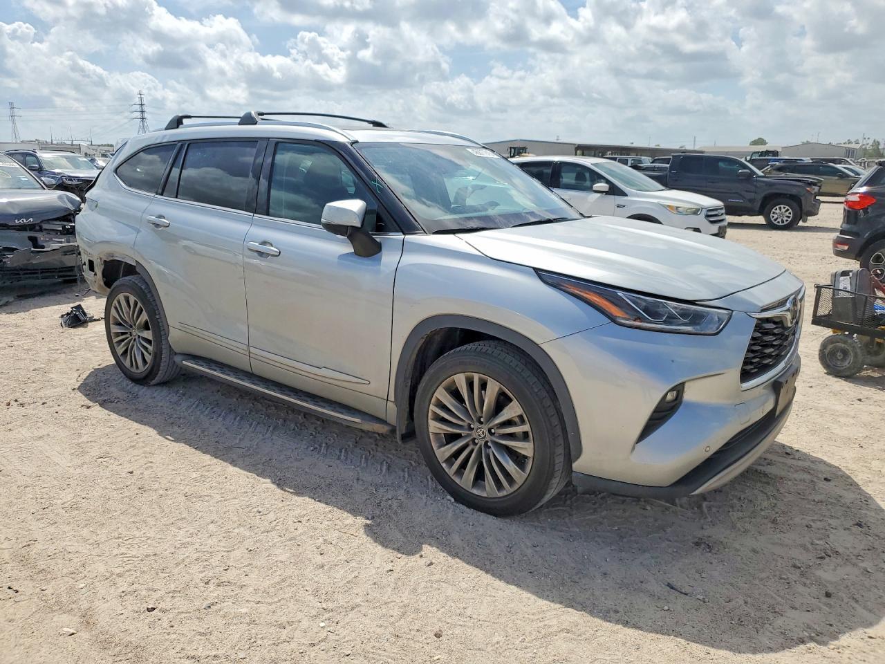2021 TOYOTA HIGHLANDER