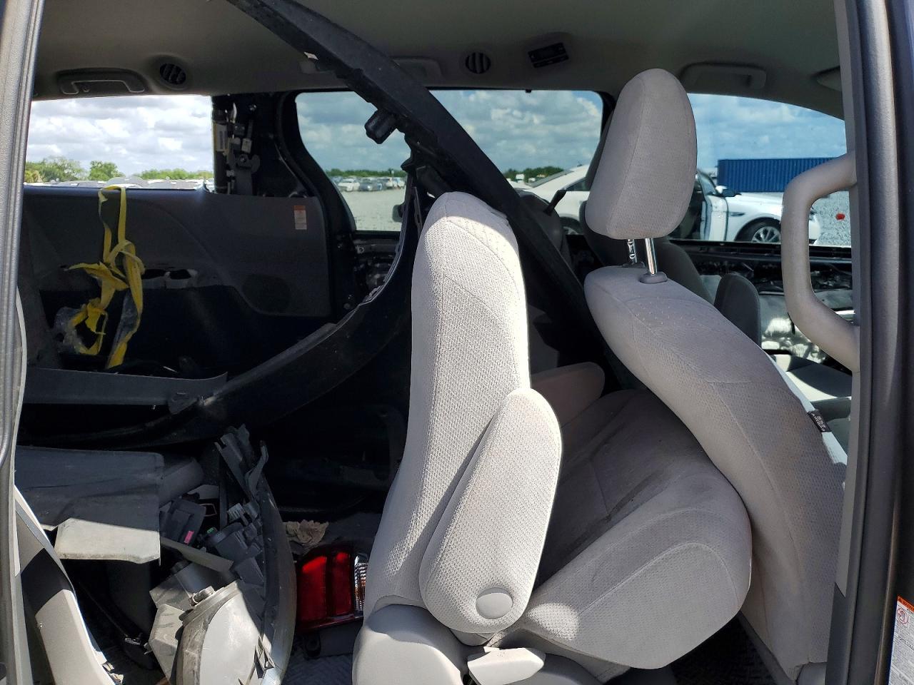 2016 TOYOTA SIENNA
