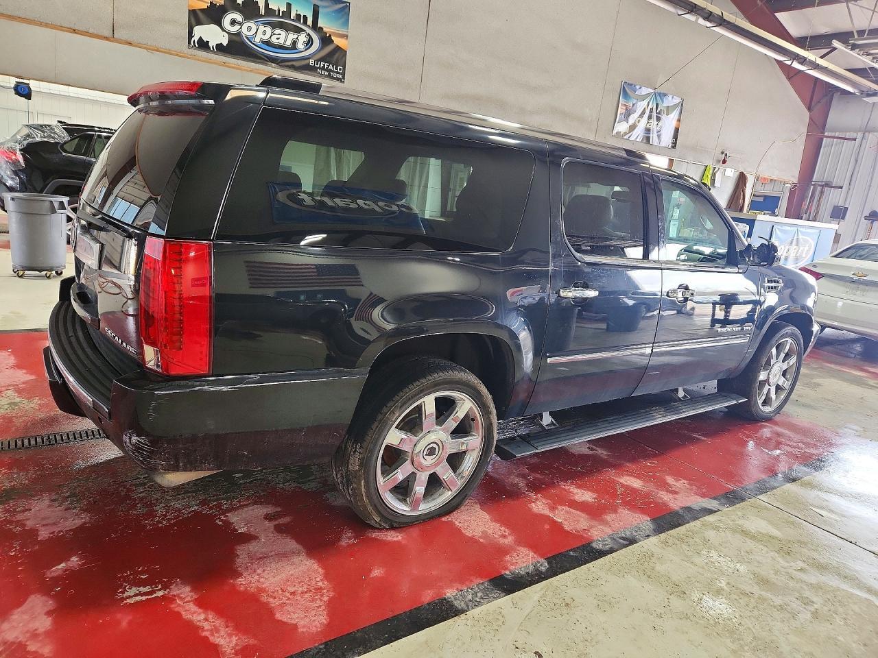 2010 CADILLAC Escalade ESV