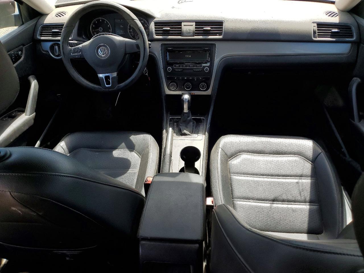 2014 VOLKSWAGEN Passat