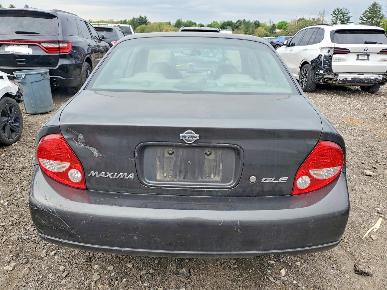 2001 NISSAN Maxima