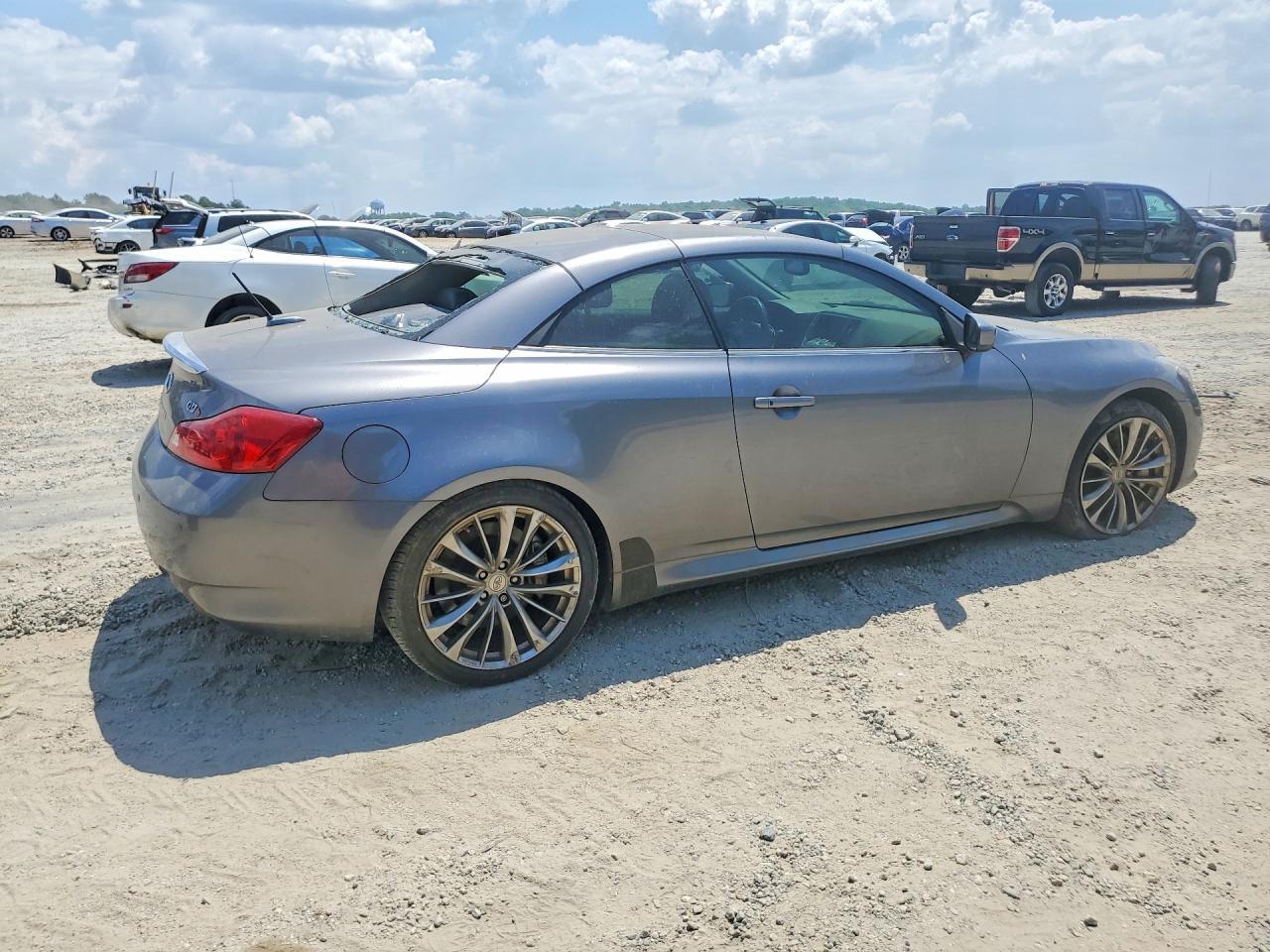 2011 INFINITI G37