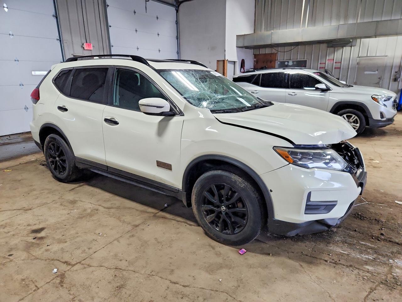 2017 NISSAN ROGUE