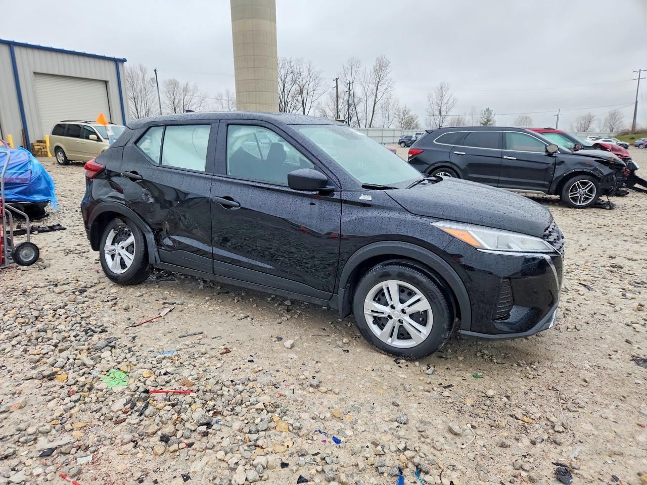 2024 NISSAN KICKS