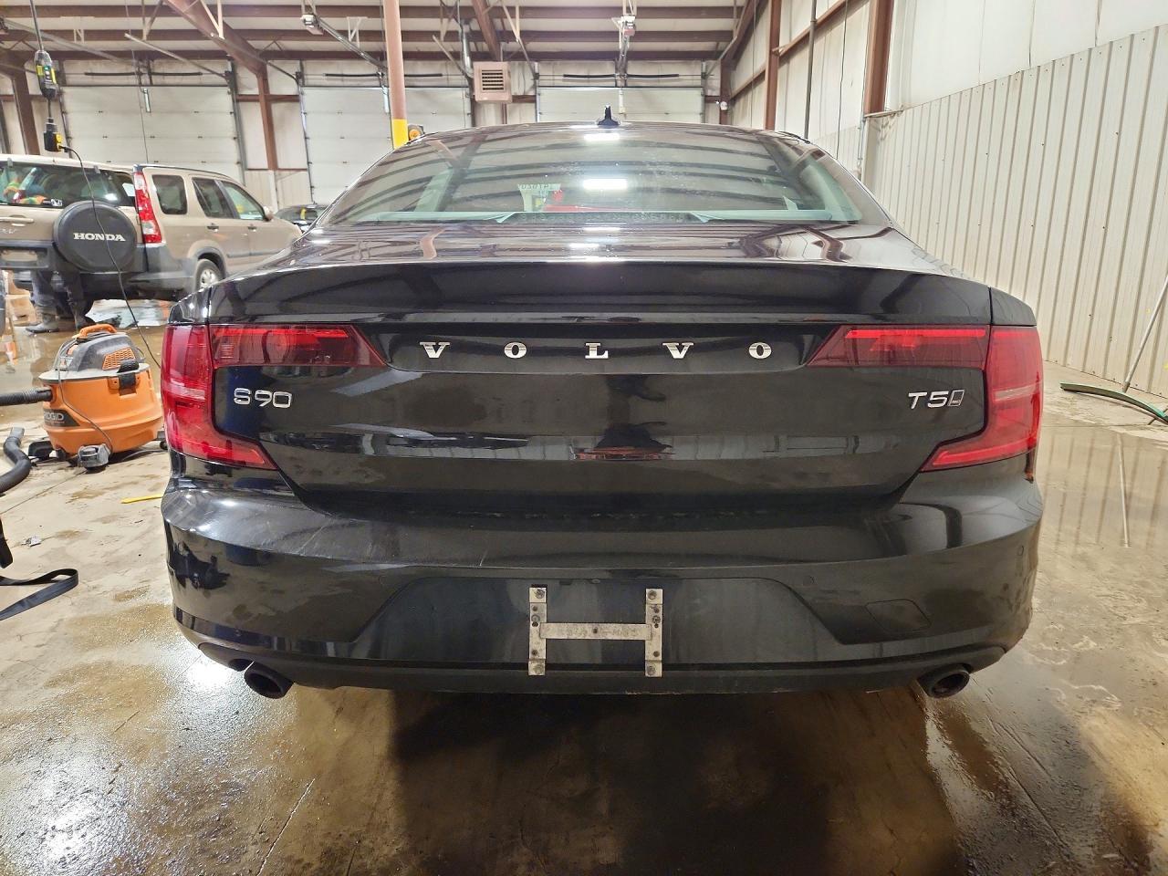 2018 VOLVO S90