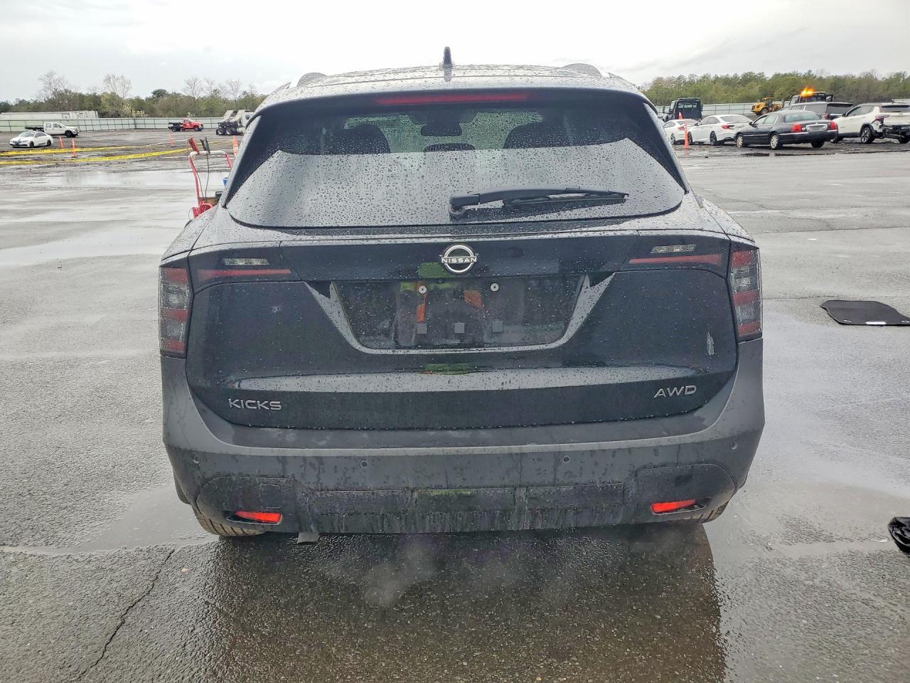 2025 NISSAN KICKS