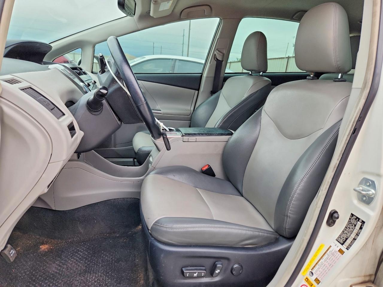 2016 TOYOTA PRIUS V