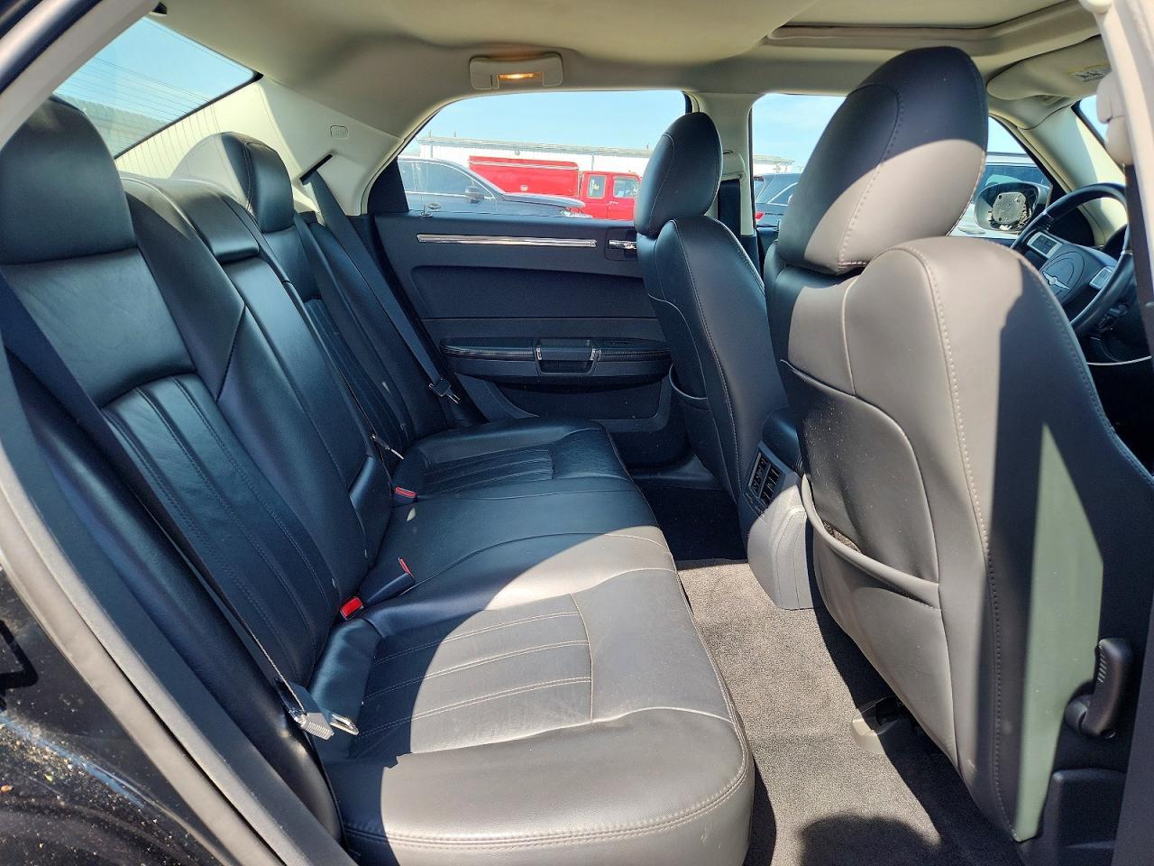 2010 CHRYSLER 300