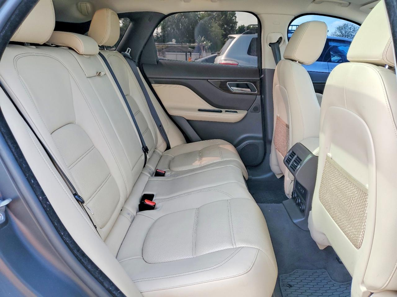 2017 JAGUAR F-Pace
