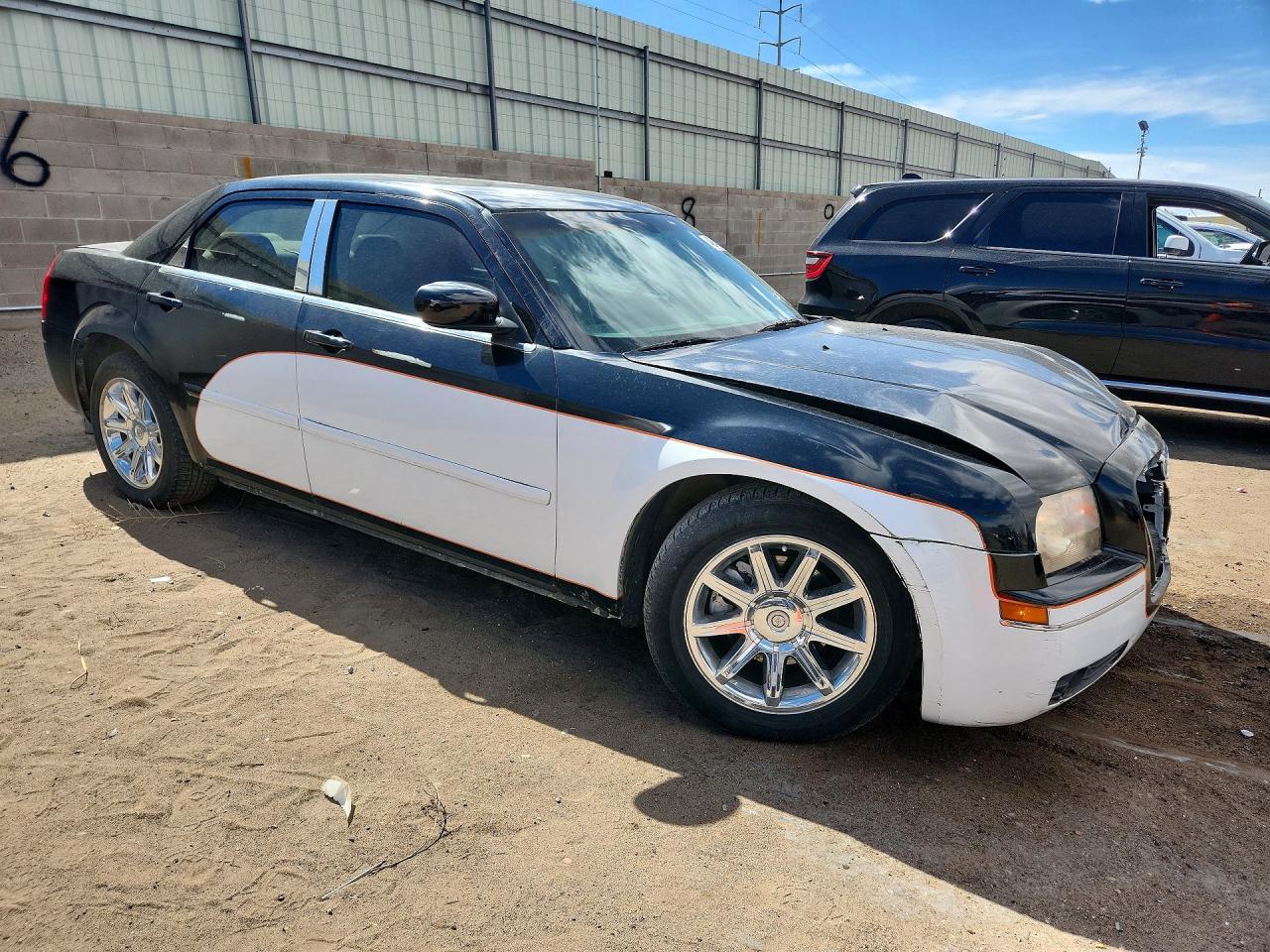 2005 CHRYSLER 300