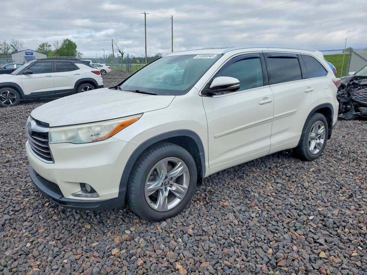 2016 TOYOTA HIGHLANDER