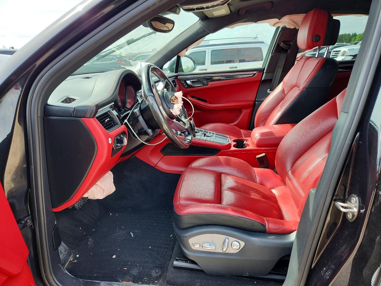 2017 PORSCHE Macan