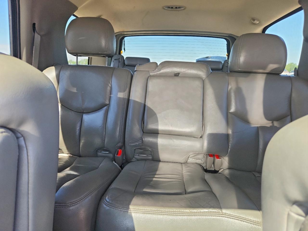 2004 CHEVROLET Tahoe