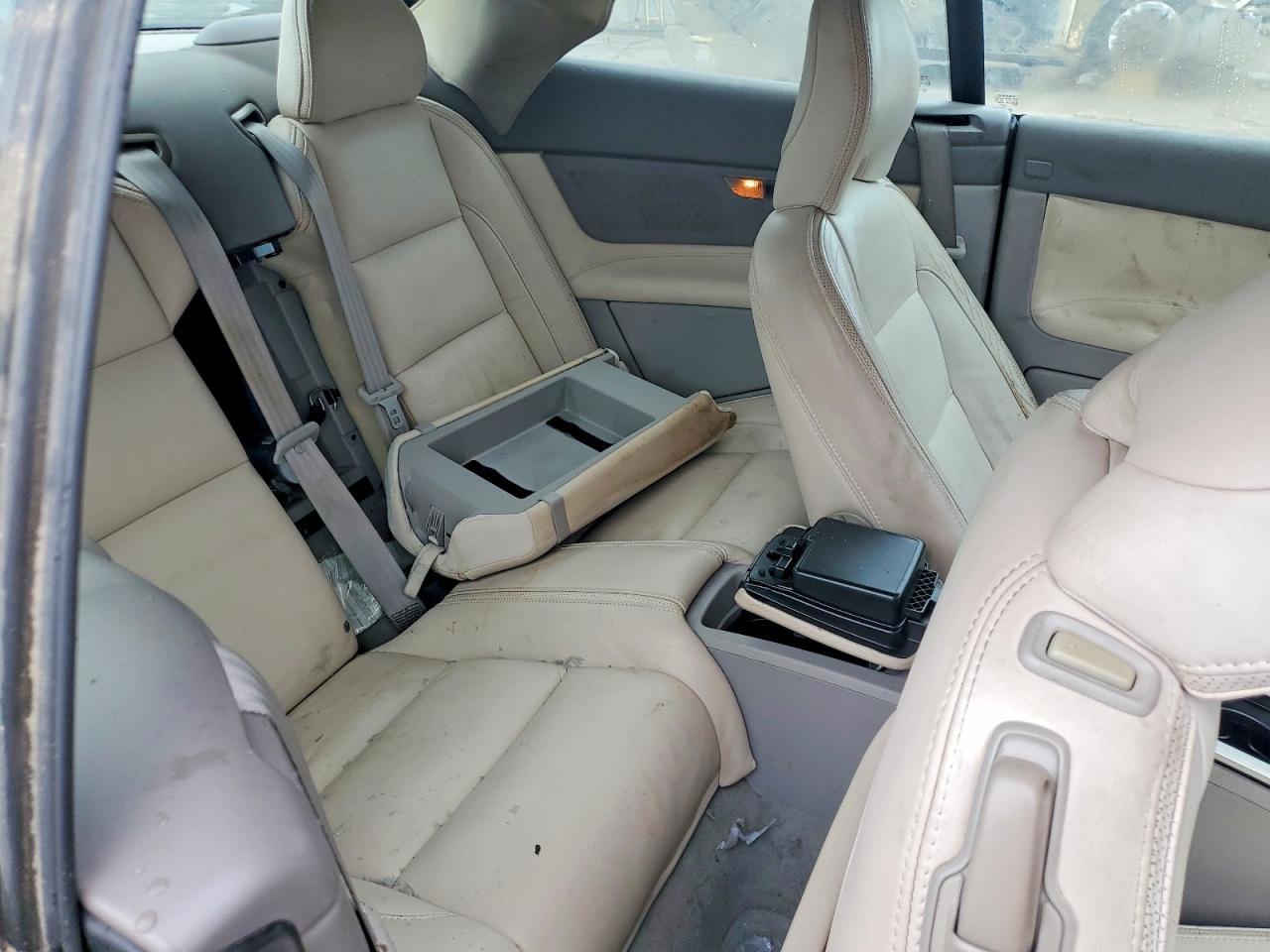 2011 VOLVO C70